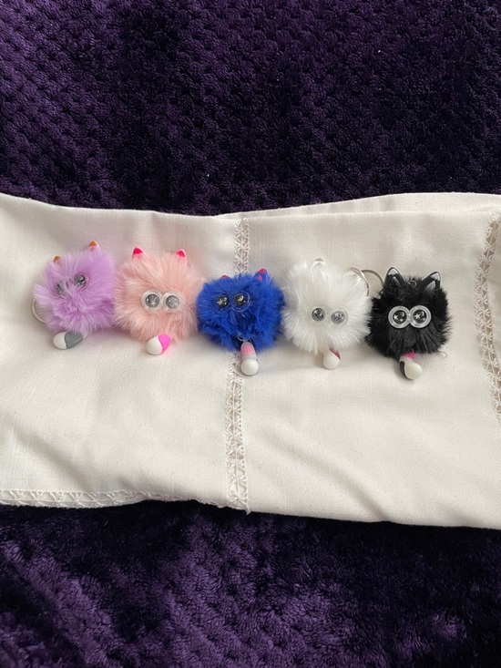 Source Unknown Accessories - Keychain/Bag Charms 5 Fluffy Pom Pom,Purple,Pink,Blue,White,Black NEW